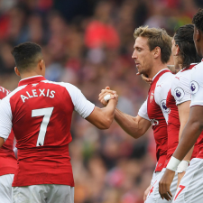 Porter un maillot de Arsenal Monreal ouvre une note