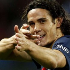Cavani aide le PSG 2-1 à battre Monaco