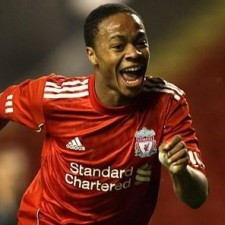 Manchester City loin 4-2 bat Naples promotion d'avance