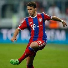 La récupération de distance plus loin, Bernat a commencé à s'entraîner avec une balle